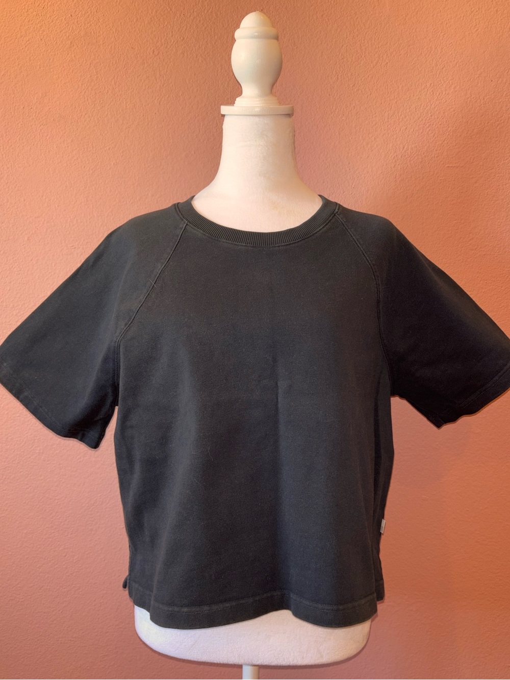 Vuori Boxy Cropped Heavyweight Cotton Tee size Medium